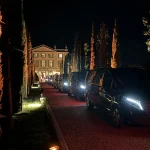 Flotte de véhicules avec chauffeur à Courchevel Transfert VIP — convoi de Mercedes Classe V