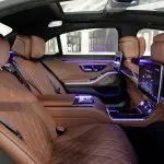 Intérieur cuir de la Mercedes Classe S, transfert privé avec chauffeur vers les stations de ski Courchevel Transfert VIP