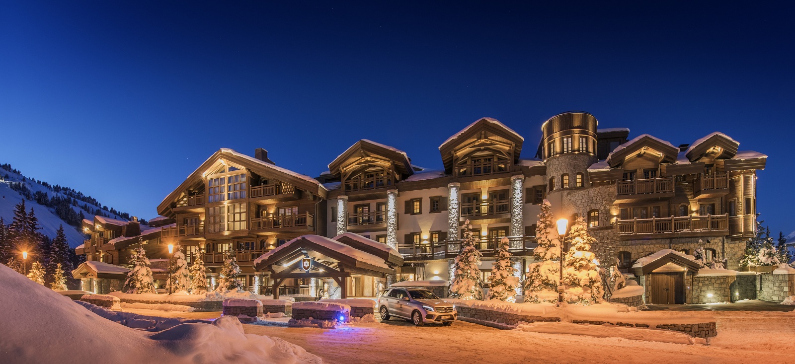 Voiture avec chauffeur pour le Palace L'Apogée à Courchevel